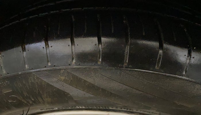 2015 Hyundai Verna FLUIDIC 4S 1.6 VTVT S, CNG, Manual, 71,738 km, Left Front Tyre Tread