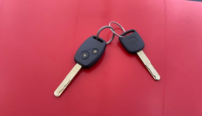 2015 Honda Brio VX AT, Petrol, Automatic, 72,371 km, Key Close Up