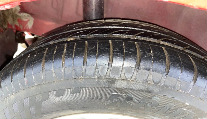 2015 Honda Brio VX AT, Petrol, Automatic, 72,371 km, Right Rear Tyre Tread