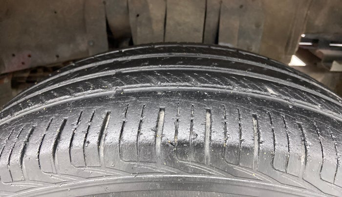 2018 Mahindra Thar CRDE 4X4 AC, Diesel, Manual, 25,743 km, Right Front Tyre Tread