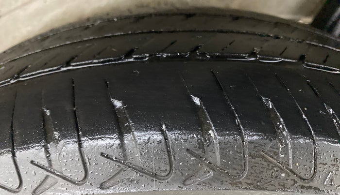 2016 Maruti Wagon R 1.0 VXI AMT, Petrol, Automatic, 85,138 km, Left Rear Tyre Tread