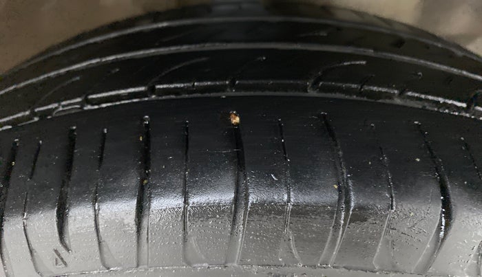 2016 Maruti Wagon R 1.0 VXI AMT, Petrol, Automatic, 85,138 km, Right Front Tyre Tread