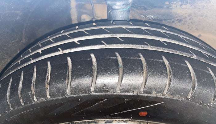 2016 Maruti Wagon R 1.0 VXI AMT, Petrol, Automatic, 56,463 km, Right Front Tyre Tread