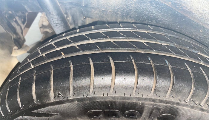 2016 Maruti Wagon R 1.0 VXI AMT, Petrol, Automatic, 56,463 km, Right Rear Tyre Tread