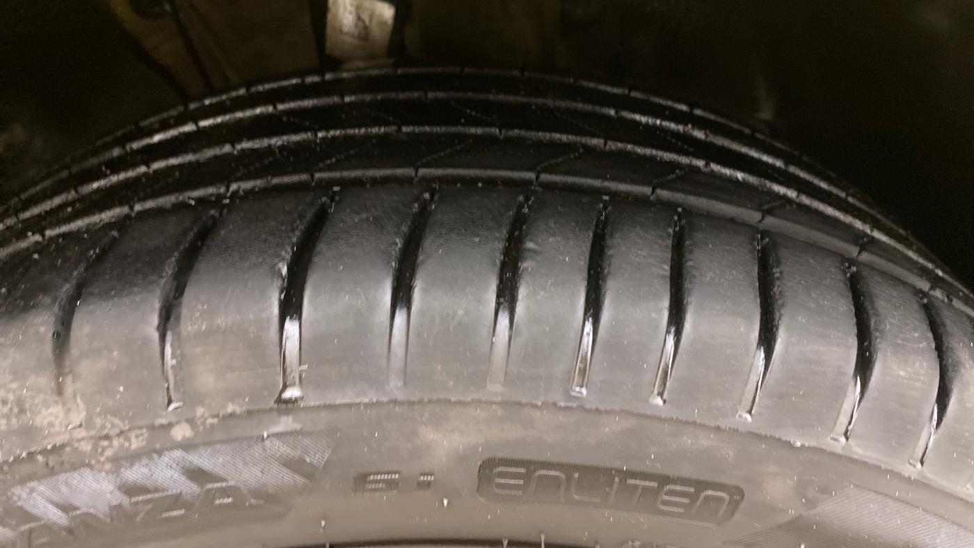 2022 Volkswagen VIRTUS GT PLUS TSI 1.5 EVO DSG, Petrol, Automatic, 1,06,421 km, Right Front Tyre Tread