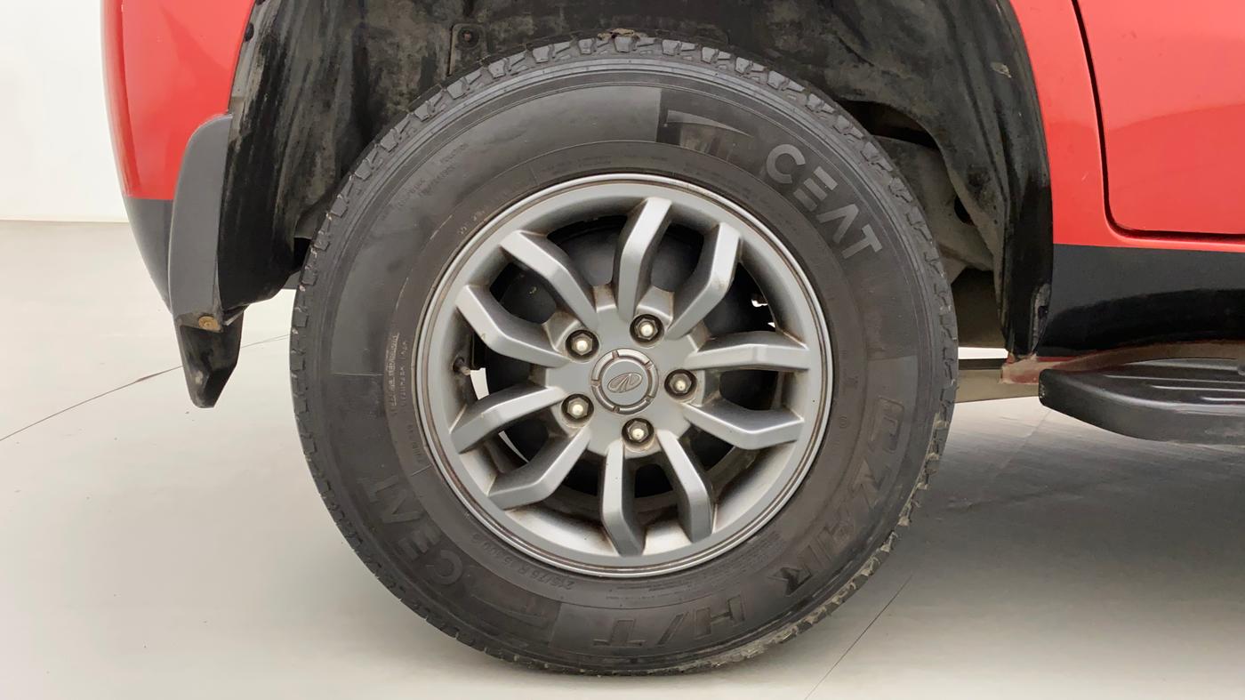2018 Mahindra TUV300 T10 AMT, Diesel, Automatic, 34,771 km, Right Rear Wheel