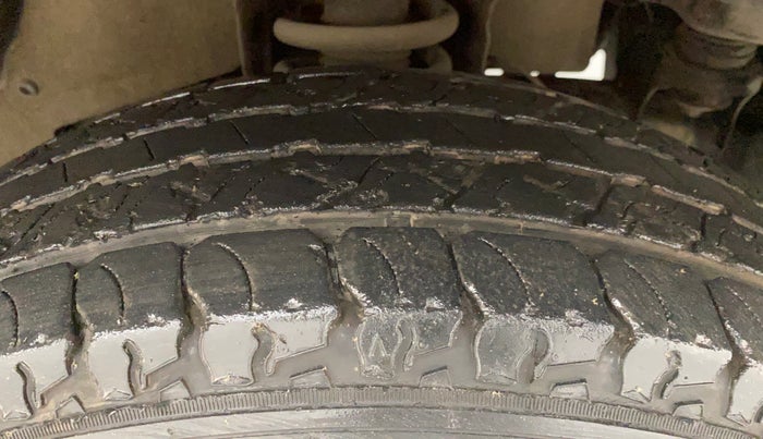 2018 Mahindra TUV300 T10 AMT, Diesel, Automatic, 34,771 km, Right Front Tyre Tread