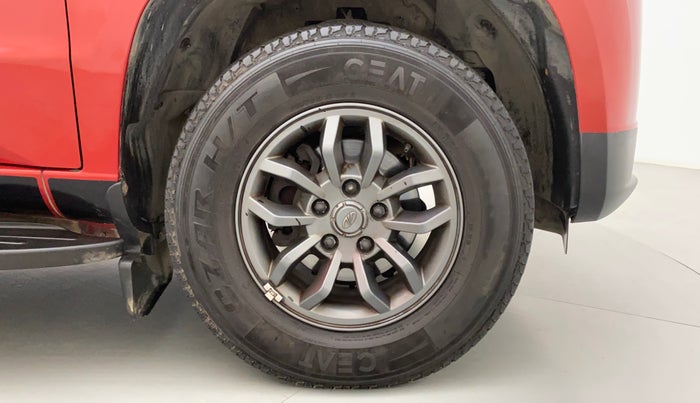 2018 Mahindra TUV300 T10 AMT, Diesel, Automatic, 34,771 km, Right Front Wheel