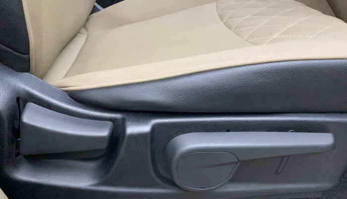 2018 Mahindra TUV300 T10 AMT, Diesel, Automatic, 34,771 km, Driver Side Adjustment Panel