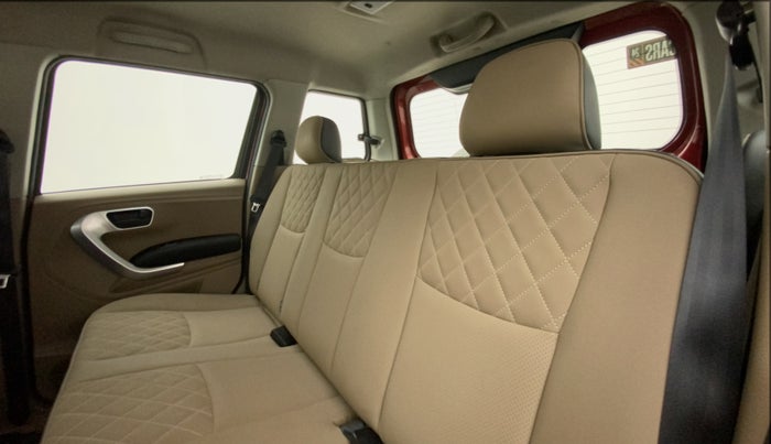 2018 Mahindra TUV300 T10 AMT, Diesel, Automatic, 34,771 km, Right Side Rear Door Cabin