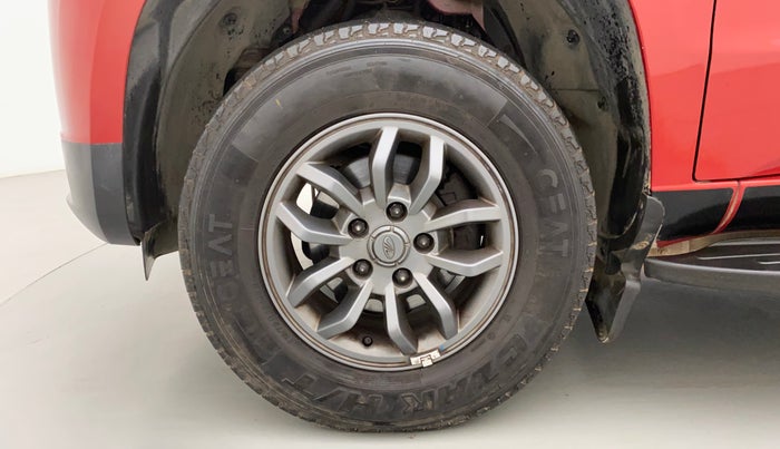 2018 Mahindra TUV300 T10 AMT, Diesel, Automatic, 34,771 km, Left Front Wheel