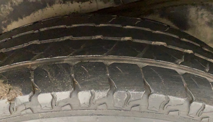 2018 Mahindra TUV300 T10 AMT, Diesel, Automatic, 34,771 km, Right Rear Tyre Tread