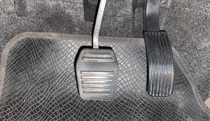 2018 Mahindra TUV300 T10 AMT, Diesel, Automatic, 34,771 km, Pedals