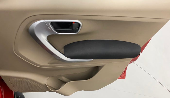 2018 Mahindra TUV300 T10 AMT, Diesel, Automatic, 34,771 km, Driver Side Door Panels Control