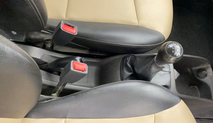 2017 Hyundai Eon ERA PLUS (O), Petrol, Manual, 33,154 km, Gear Lever