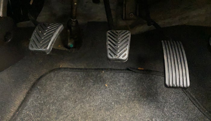 2017 Hyundai Eon ERA PLUS (O), Petrol, Manual, 33,154 km, Pedals