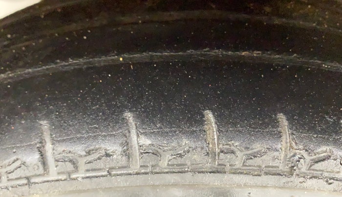 2017 Hyundai Eon ERA PLUS (O), Petrol, Manual, 33,154 km, Left Front Tyre Tread