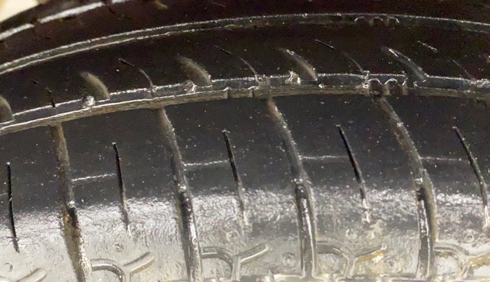 2017 Hyundai Eon ERA PLUS (O), Petrol, Manual, 33,154 km, Left Rear Tyre Tread