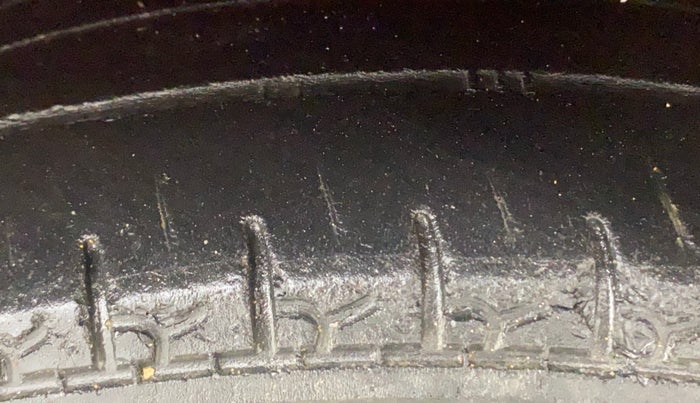 2017 Hyundai Eon ERA PLUS (O), Petrol, Manual, 33,154 km, Right Front Tyre Tread