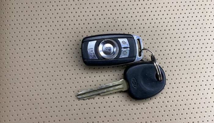 2017 Hyundai Eon ERA PLUS (O), Petrol, Manual, 33,154 km, Key Close Up