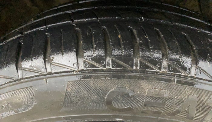 2022 Hyundai GRAND I10 NIOS SPORTZ AMT 1.2 KAPPA VTVT, Petrol, Automatic, 32,622 km, Right Front Tyre Tread