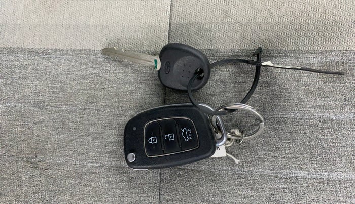 2022 Hyundai GRAND I10 NIOS SPORTZ AMT 1.2 KAPPA VTVT, Petrol, Automatic, 32,622 km, Key Close Up