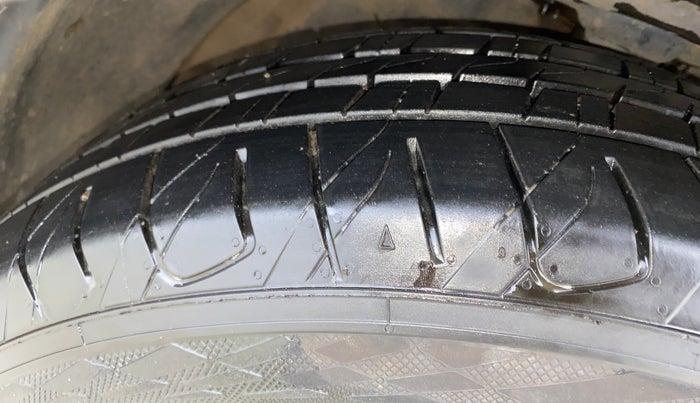 2019 Mahindra XUV300 W8 (O) 1.5 DIESEL, Diesel, Manual, 46,678 km, Right Front Tyre Tread