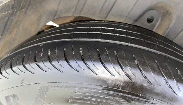 2019 Mahindra XUV300 W8 (O) 1.5 DIESEL, Diesel, Manual, 46,678 km, Right Rear Tyre Tread