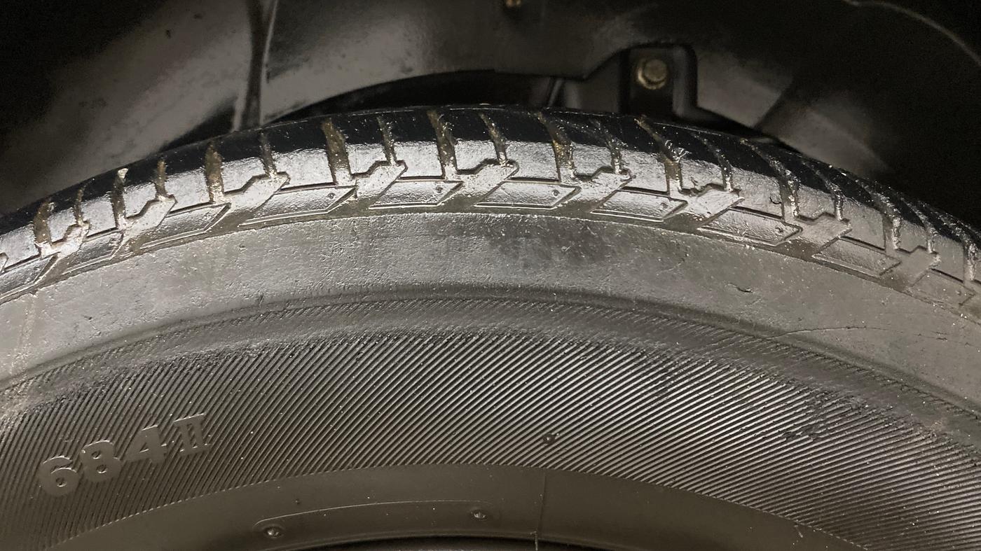 2016 Mahindra XUV500 W4, Diesel, Manual, 49,217 km, Left Rear Tyre Tread