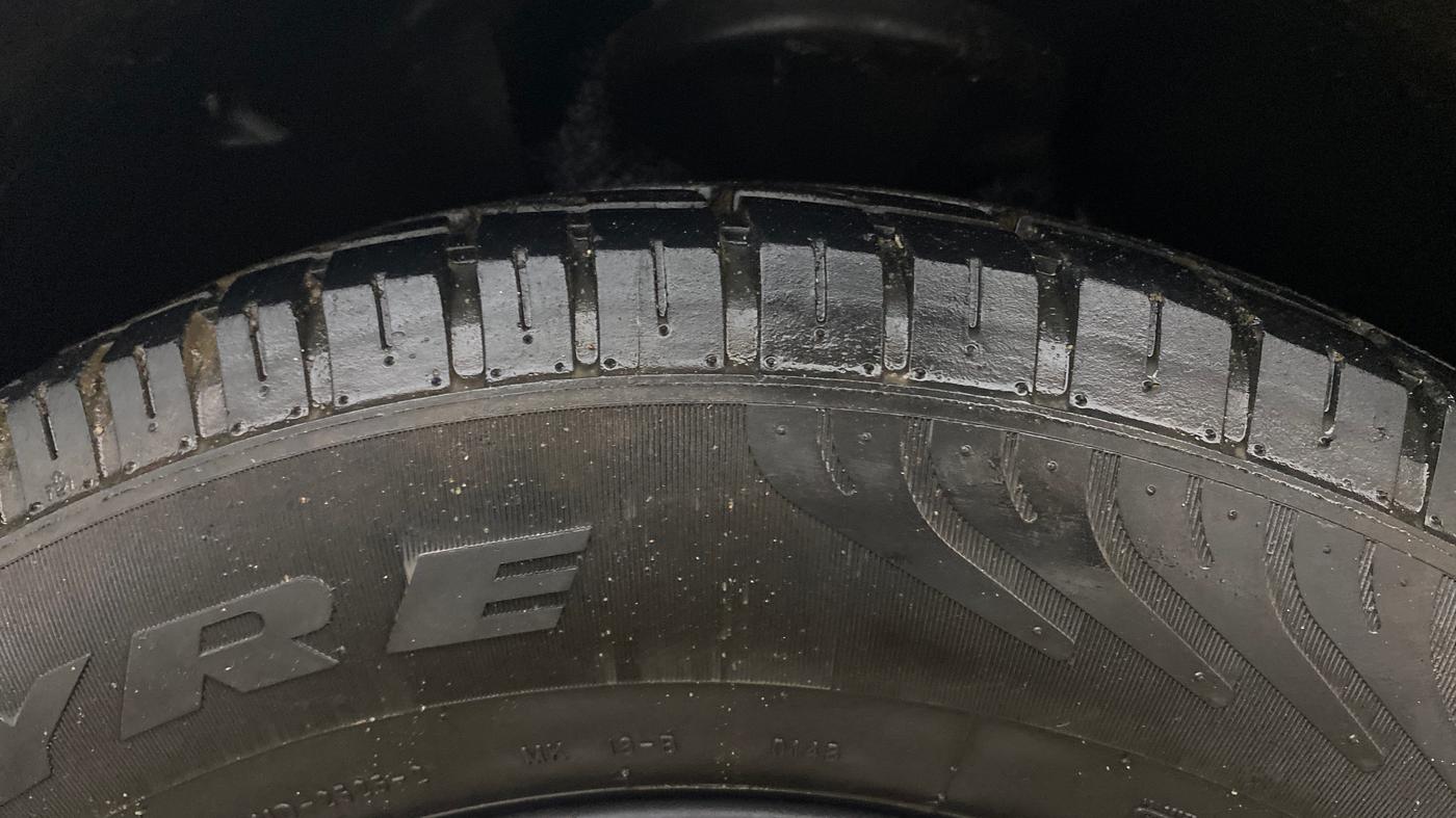 2016 Mahindra XUV500 W4, Diesel, Manual, 49,217 km, Left Front Tyre Tread