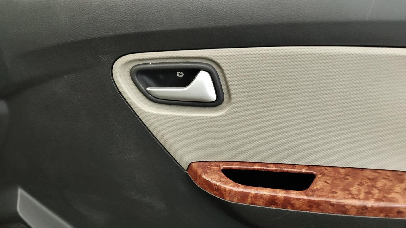 2019 Maruti Alto K10 VXI, CNG, Manual, 38,215 km, Driver Side Door Panels Control