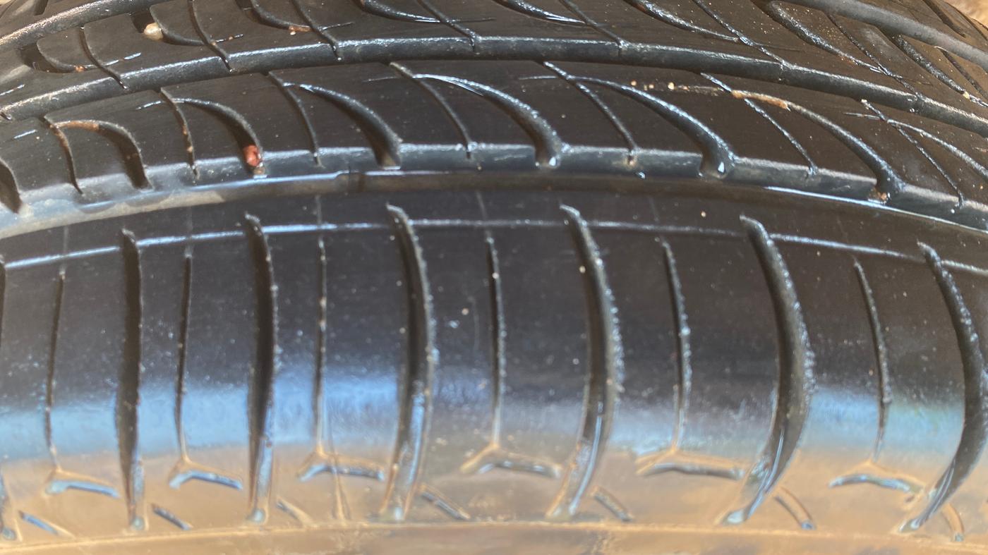 2012 Maruti Swift ZXI, Petrol, Manual, 74,425 km, Left Front Tyre Tread