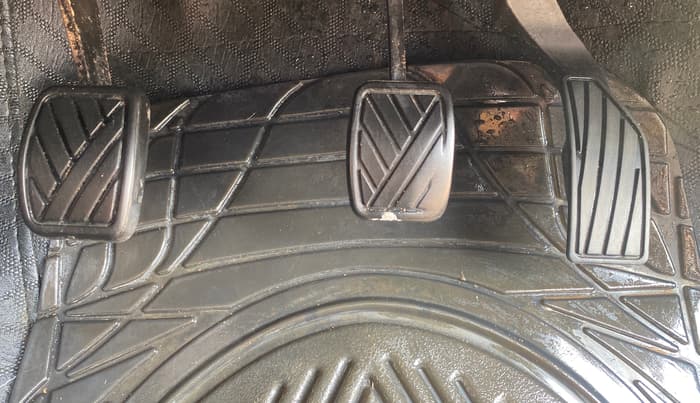 2012 Maruti Swift ZXI, Petrol, Manual, 74,425 km, Pedals