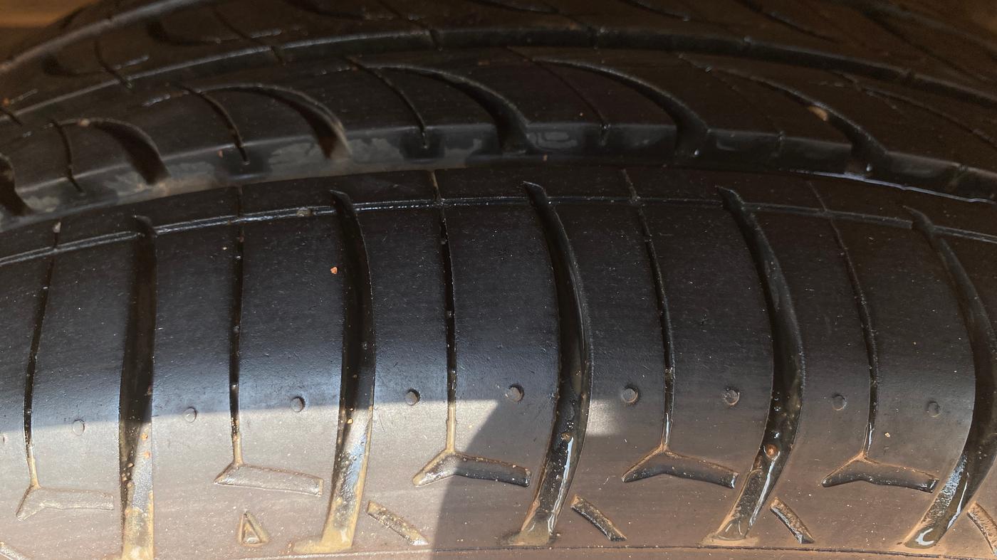 2012 Maruti Swift ZXI, Petrol, Manual, 74,425 km, Right Rear Tyre Tread