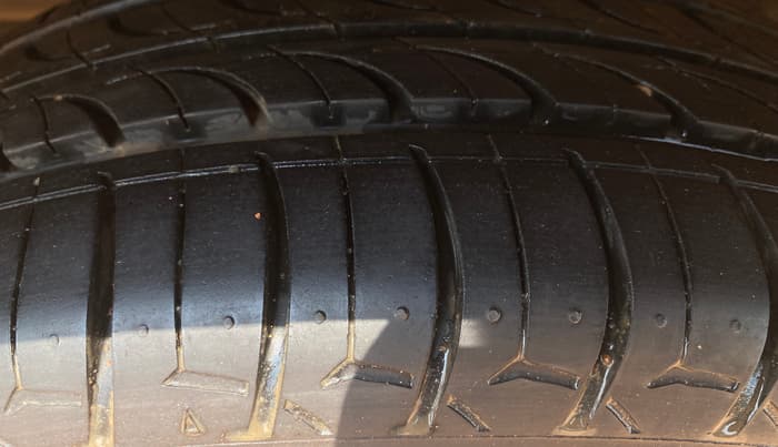 2012 Maruti Swift ZXI, Petrol, Manual, 74,425 km, Right Rear Tyre Tread