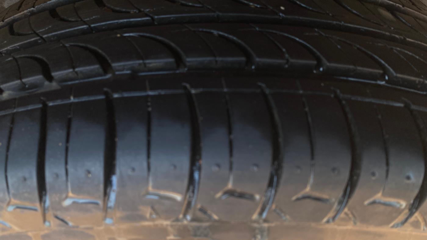 2012 Maruti Swift ZXI, Petrol, Manual, 74,425 km, Left Rear Tyre Tread