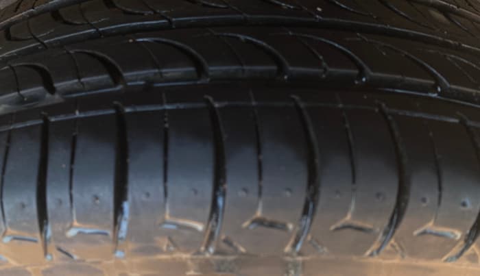 2012 Maruti Swift ZXI, Petrol, Manual, 74,425 km, Left Rear Tyre Tread