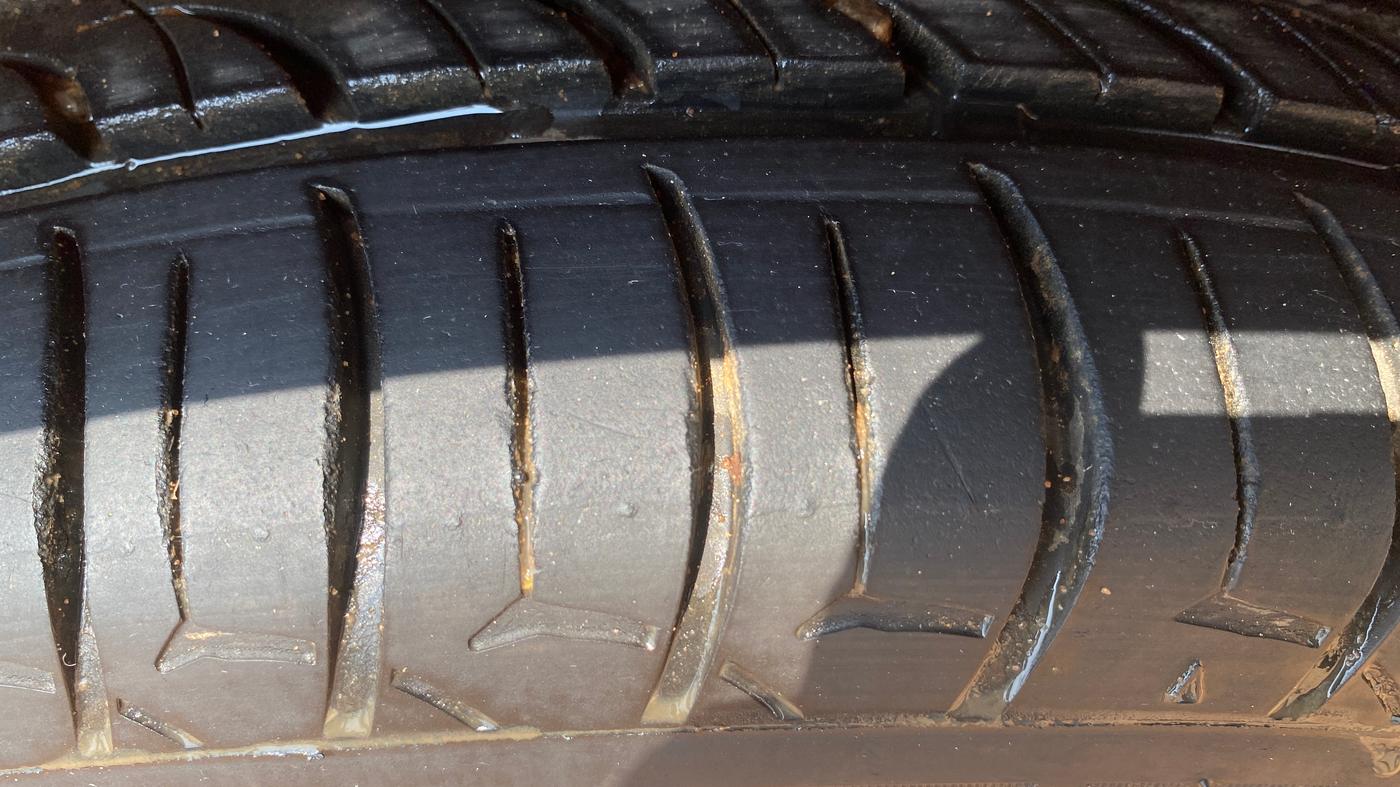 2012 Maruti Swift ZXI, Petrol, Manual, 74,425 km, Right Front Tyre Tread