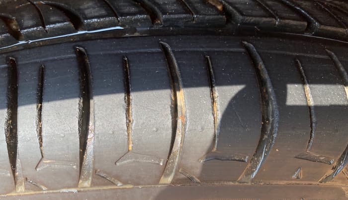 2012 Maruti Swift ZXI, Petrol, Manual, 74,425 km, Right Front Tyre Tread