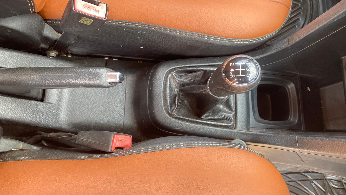 2012 Maruti Swift ZXI, Petrol, Manual, 74,425 km, Gear Lever