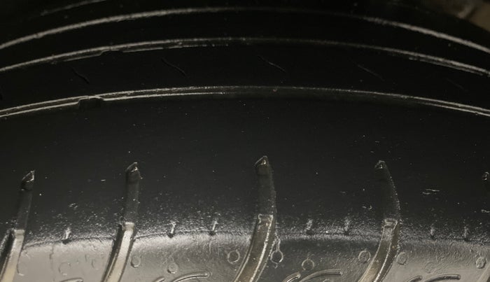 2023 KIA CARENS LUXURY 1.5 TURBO PETROL IMT 7 STR, Petrol, Manual, 29,644 km, Left Rear Tyre Tread