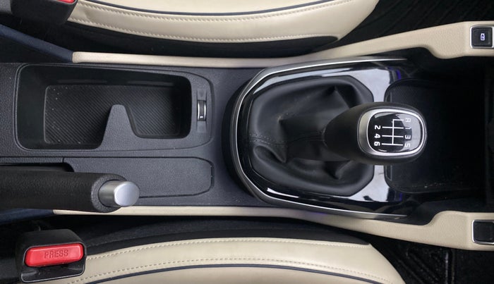 2023 KIA CARENS LUXURY 1.5 TURBO PETROL IMT 7 STR, Petrol, Manual, 29,644 km, Gear Lever