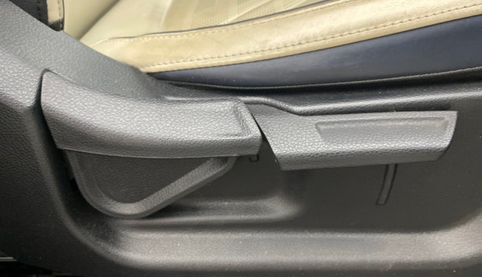 2023 KIA CARENS LUXURY 1.5 TURBO PETROL IMT 7 STR, Petrol, Manual, 29,644 km, Driver Side Adjustment Panel