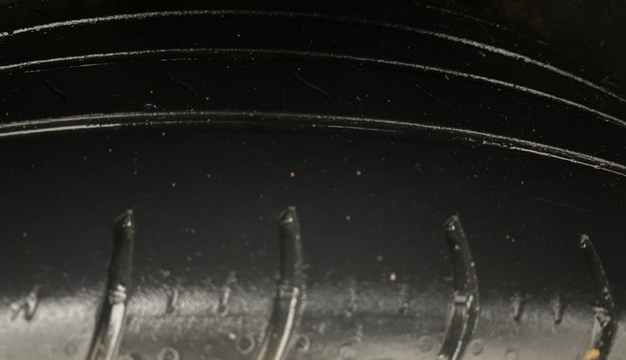 2023 KIA CARENS LUXURY 1.5 TURBO PETROL IMT 7 STR, Petrol, Manual, 29,644 km, Right Rear Tyre Tread