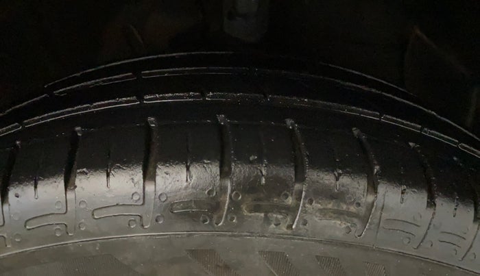 2022 Hyundai AURA S 1.2 CNG, CNG, Manual, 30,019 km, Right Front Tyre Tread
