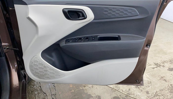 2022 Hyundai AURA S 1.2 CNG, CNG, Manual, 30,019 km, Driver Side Door Panels Control