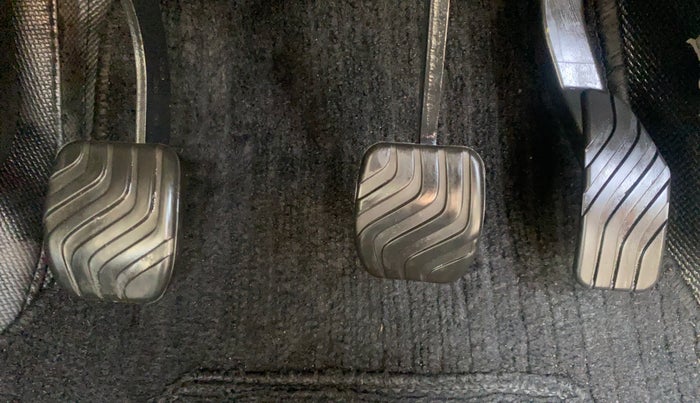 2020 Renault TRIBER RXL MT, Petrol, Manual, 22,510 km, Pedals