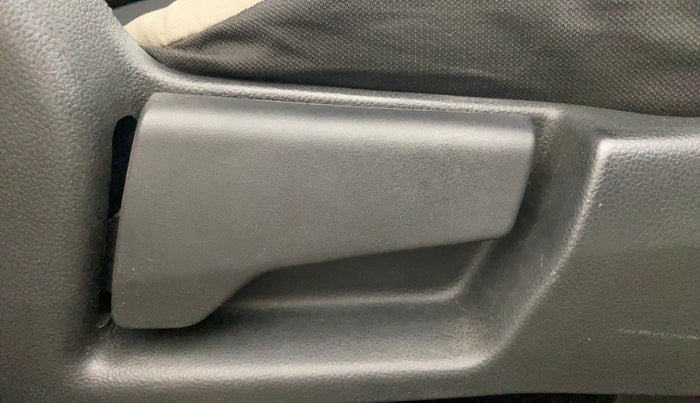 2020 Renault TRIBER RXL MT, Petrol, Manual, 22,510 km, Driver Side Adjustment Panel