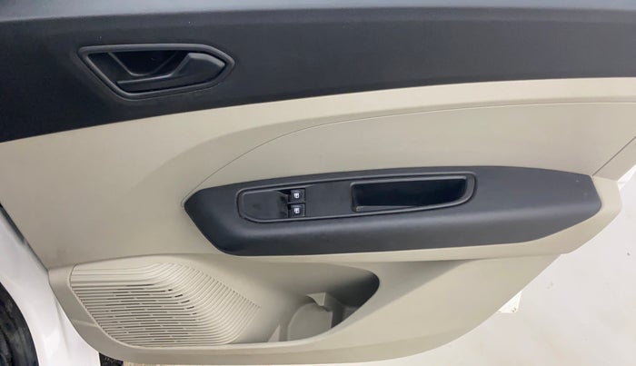 2020 Renault TRIBER RXL MT, Petrol, Manual, 22,510 km, Driver Side Door Panels Control