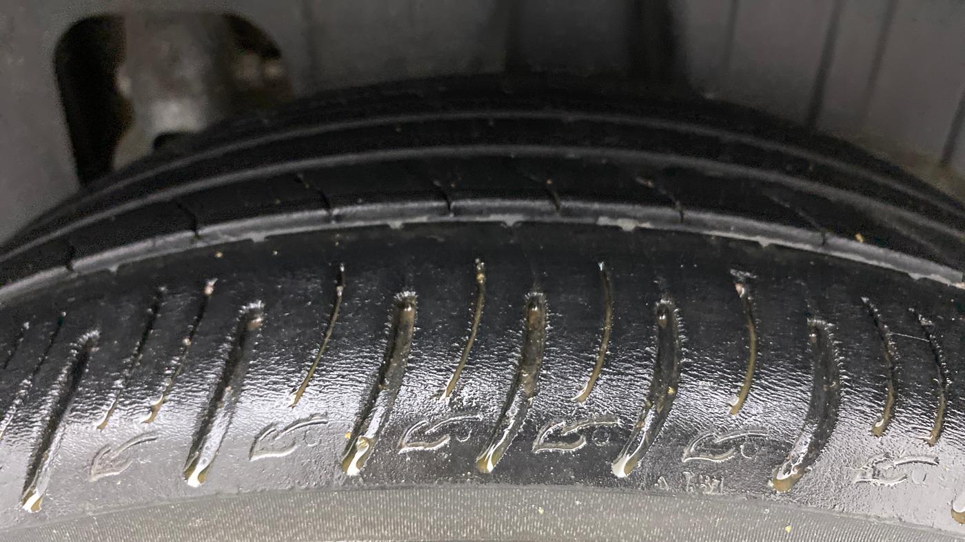 2021 Mahindra XUV300 W8 (O) 1.5 DIESEL, Diesel, Manual, 57,025 km, Left Rear Tyre Tread